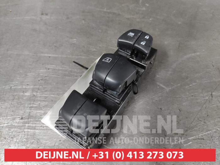 Nissan Leaf Combischakelaar ramen O657601