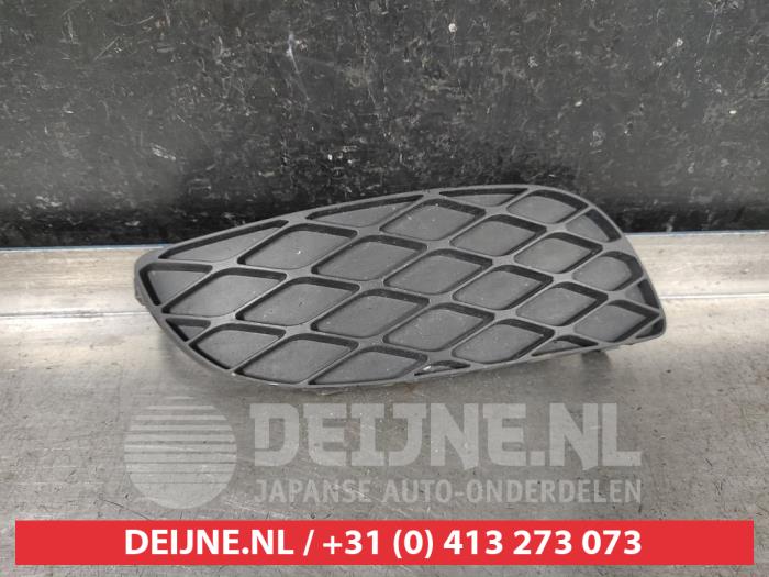 Toyota Yaris Bumper grille O657649