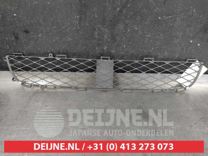 Toyota Yaris Bumper grille O657650