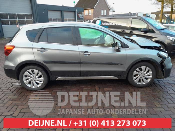 Suzuki SX-4 Dreieckfenster rechts vorne O657917