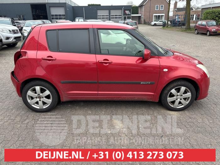 Suzuki Swift Tür 4-türig rechts hinten O658413