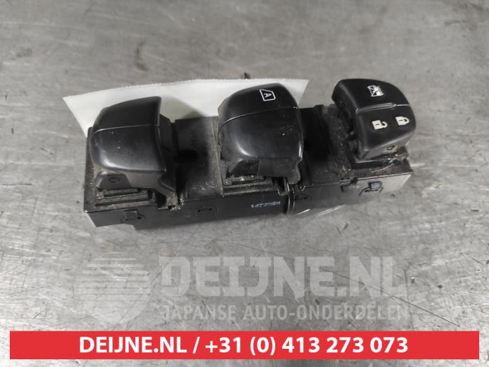 Nissan Qashqai Combischakelaar ramen O658719