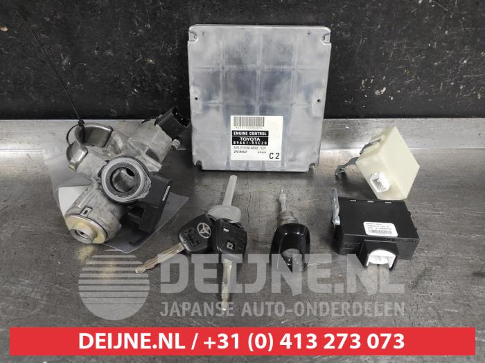 Toyota Avensis Kontaktslot+Sleutel O658792