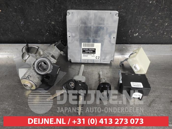 Toyota Avensis Slotenset Cilinder (compleet) O658793