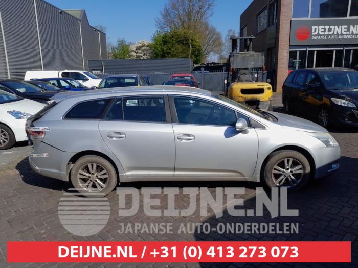 Toyota Avensis Extra window 4-door, right O659249