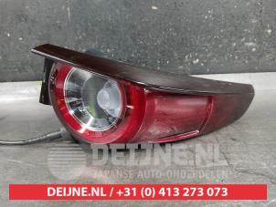 Gebruikte Achterlicht rechts Mazda CX-30 (DM) 2.0 e-SkyActiv X 186 M Hybrid 16V Prijs € 200,00 Margeregeling aangeboden door V.Deijne Jap.Auto-onderdelen BV