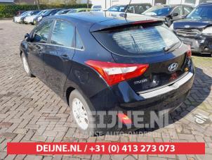 Gebruikte Achterklep reflector links Hyundai i30 (GDHB5) 1.6 GDI Blue 16V Prijs € 50,00 Margeregeling aangeboden door V.Deijne Jap.Auto-onderdelen BV