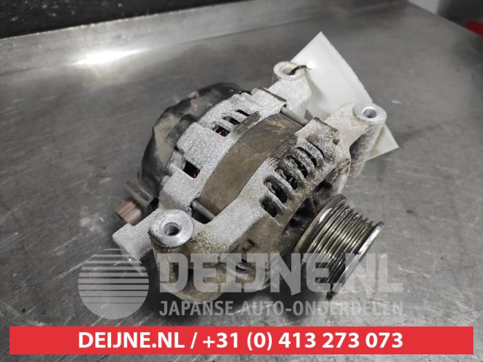 Dynamo van een Toyota Verso 2.0 16V D-4D-F 2013