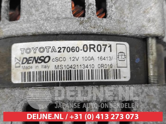 Dynamo van een Toyota Verso 2.0 16V D-4D-F 2013