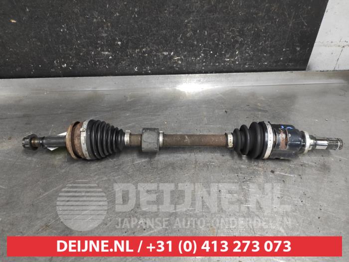 Gebruikte Steekas links-voor Toyota Avensis Wagon (T27) 1.6 16V VVT-i Prijs € 100,00 Margeregeling aangeboden door V.Deijne Jap.Auto-onderdelen BV