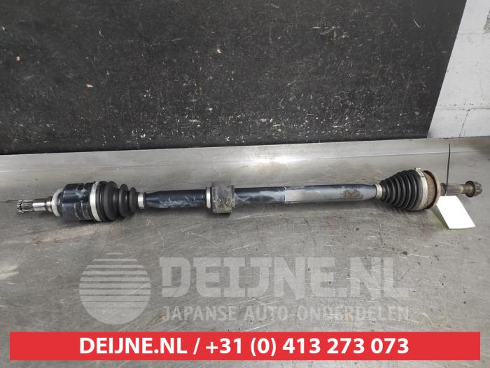 Gebruikte Steekas rechts-voor Toyota Avensis Wagon (T27) 1.6 16V VVT-i Prijs € 75,00 Margeregeling aangeboden door V.Deijne Jap.Auto-onderdelen BV