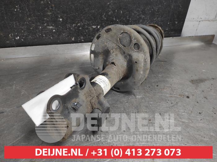 Toyota Avensis Stoßdämpferstrebe links vorne O659808