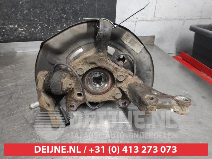 Toyota Avensis Achsschenkel links vorne O659810
