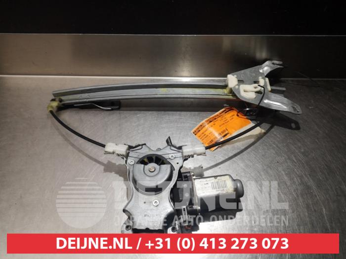 Nissan Primera Ruitmechaniek 4Deurs rechts-achter O291215