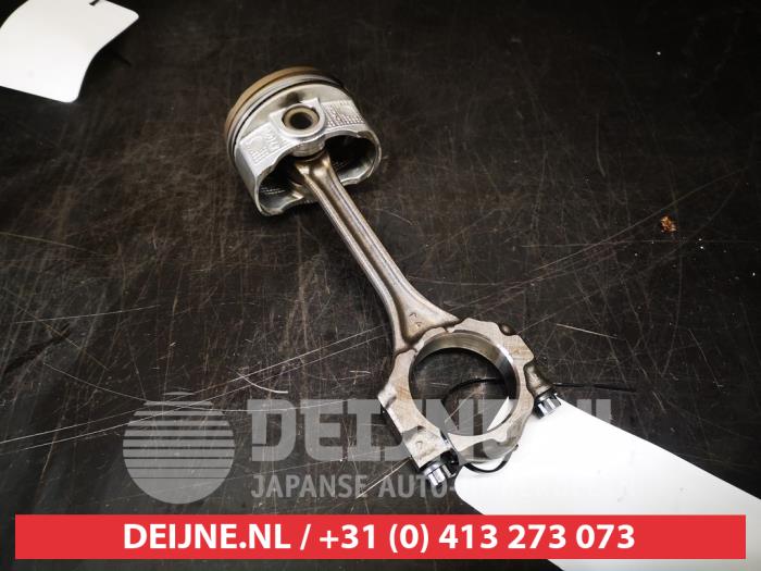 Toyota Auris Piston O660035