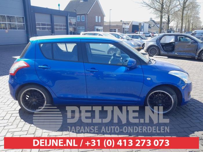 Suzuki Swift Portierruit 4Deurs rechts-voor O660181