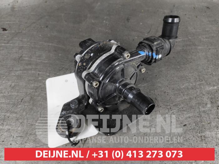 Gebruikte Extra waterpomp Kia Sportage (NQ5E) 1.6 T-GDi Hybrid 16V AWD Prijs op aanvraag aangeboden door V.Deijne Jap.Auto-onderdelen BV