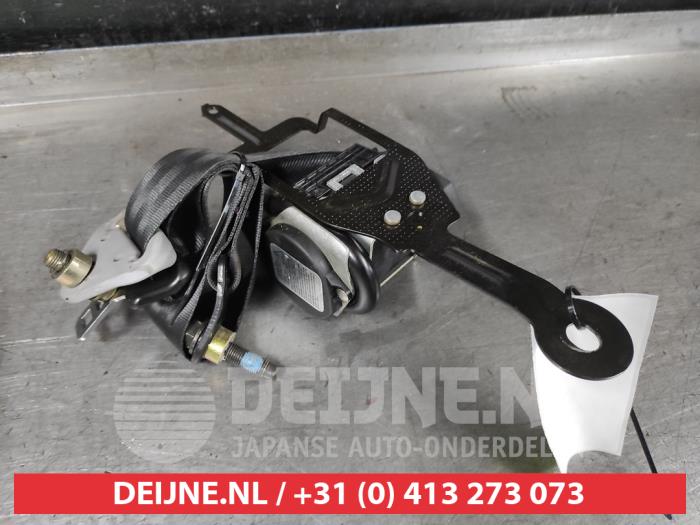 Nissan Primera Sicherheitsgurt links vorne O660955