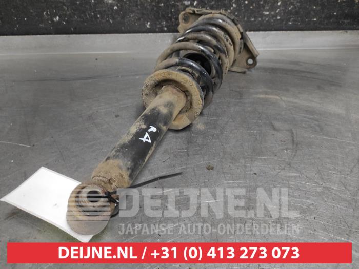Nissan Primera Stoßdämpferstrebe rechts hinten O660965