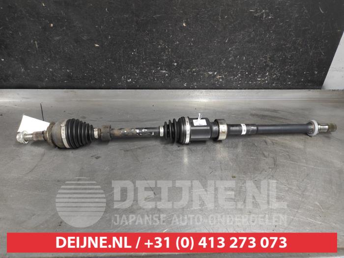 Gebruikte Aandrijfas rechts-voor Mazda CX-3 (DJ/DK) 2.0 SkyActiv-G 120 Prijs € 75,00 Margeregeling aangeboden door V.Deijne Jap.Auto-onderdelen BV