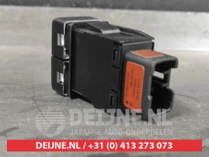 Suzuki Swift PDC Schakelaar O661061 foto 2