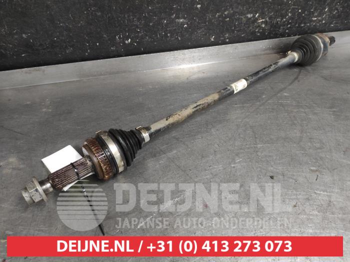Gebruikte Steekas rechts-achter Kia Sportage (JE) 2.0 CVVT 16V 4x4 Prijs € 100,00 Margeregeling aangeboden door V.Deijne Jap.Auto-onderdelen BV