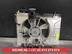 Gebruikte Radiateur Toyota Yaris II (P9) 1.3 16V VVT-i Prijs € 50,00 Margeregeling aangeboden door V.Deijne Jap.Auto-onderdelen BV