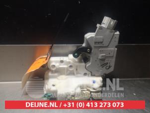 Nissan Primera Deurslot Mechaniek 4Deurs rechts-voor O280797 foto 2