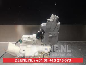 Nissan Primera Deurslot Mechaniek 4Deurs rechts-voor O386381 foto 2