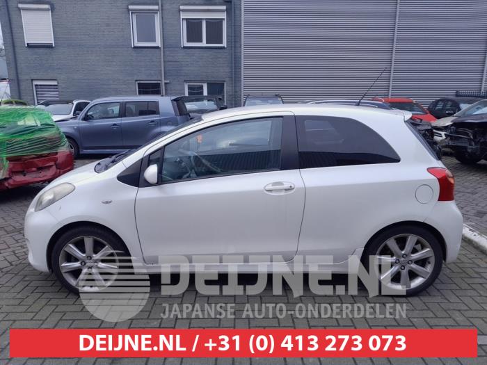 Toyota Yaris Side skirt, left O661749
