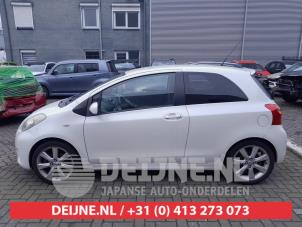 Gebruikte Zijskirt links Toyota Yaris II (P9) 1.8 16V VVT-i TS Prijs € 50,00 Margeregeling aangeboden door V.Deijne Jap.Auto-onderdelen BV