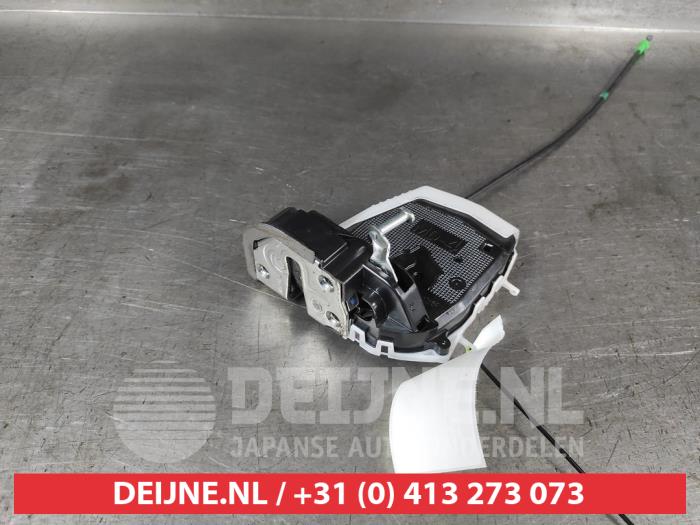 Toyota Yaris Deurslot Mechaniek 4Deurs rechts-achter O662130