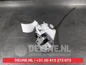 Toyota Yaris Deurslot Mechaniek 4Deurs rechts-achter O662130 foto 2