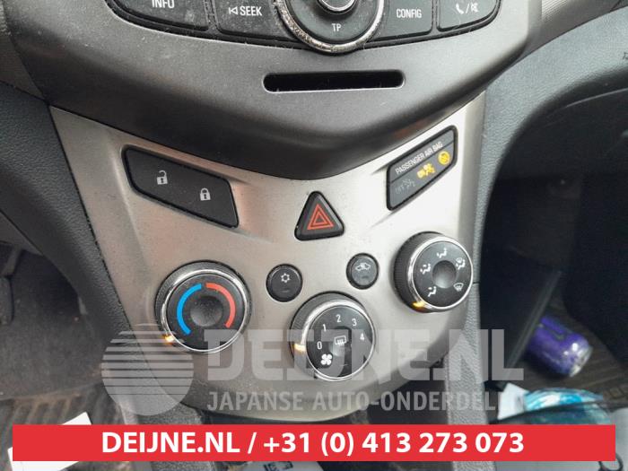 Chevrolet Aveo Heater control panel O662402