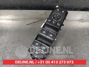 Gebruikte Combischakelaar ramen Nissan Qashqai (J12) 1.5 VC-T e-Power 16V Prijs € 100,00 Margeregeling aangeboden door V.Deijne Jap.Auto-onderdelen BV
