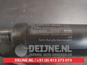 Nissan Qashqai Gasdemper links-achter O662666 foto 2