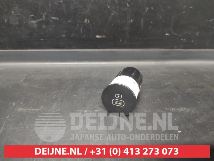 Kia Ceed Sportswagon AUX / USB connection O662844