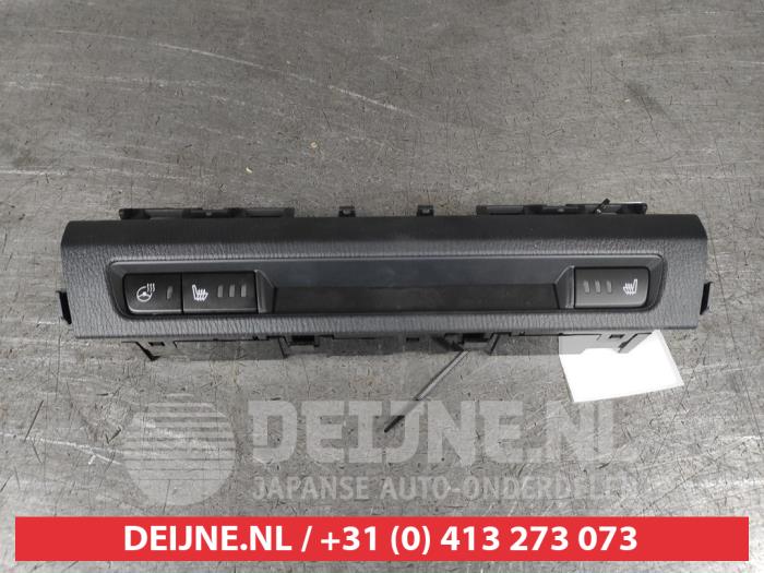 Mazda 3 Stoelverwarmings Schakelaar O662859