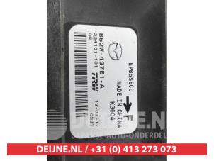 Mazda 3 Parking brake module O662900 photo 2