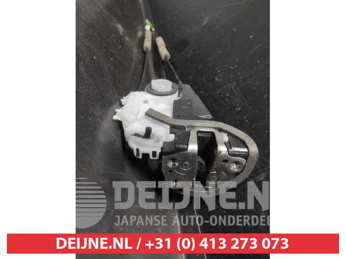 Toyota Aygo X Deurslot Mechaniek 4Deurs rechts-achter O663034
