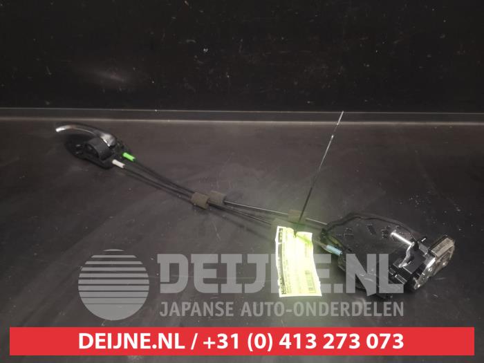 Toyota Rav-4 Türschlossmechanik 4-türig links hinten O663332