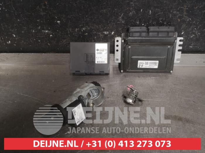 Nissan Almera Tino Kontaktslot+Sleutel O663434
