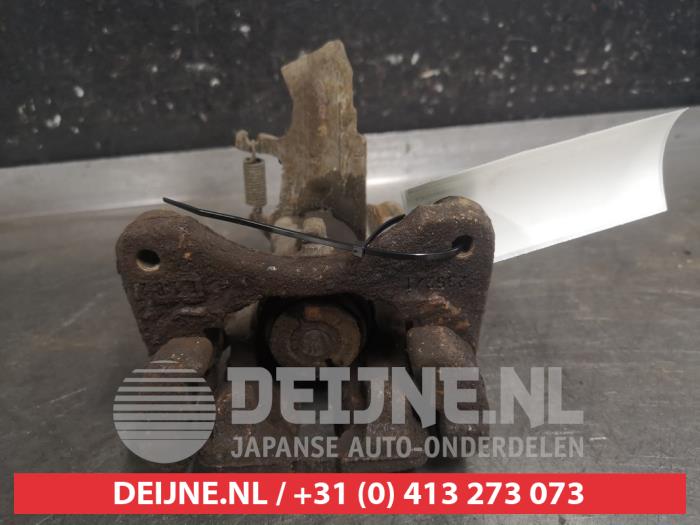 Nissan Almera Tino Remklauw (Tang) rechts-achter O663437