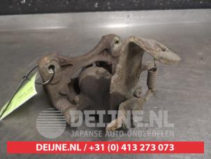 Nissan Almera Tino Remklauw (Tang) rechts-achter O663437 foto 2