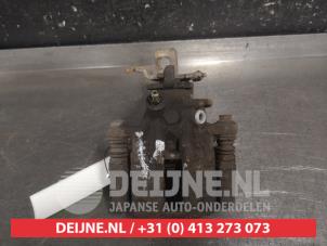 Nissan Almera Tino Remklauw (Tang) rechts-achter O663437 foto 3