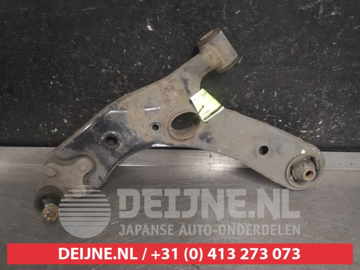 Toyota Auris Draagarm onder links-voor O663601