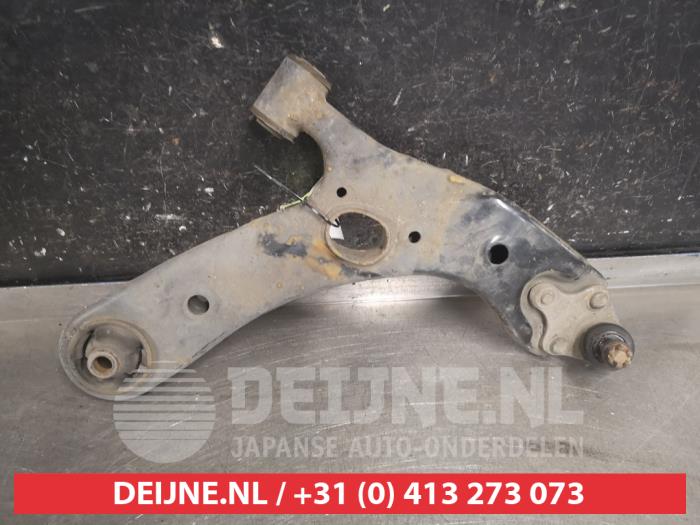 Toyota Auris Draagarm onder rechts-voor O663602