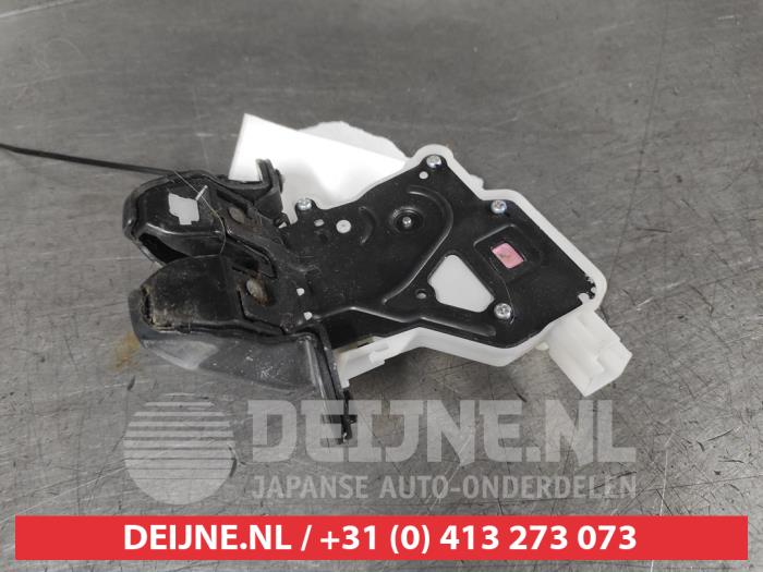 Nissan Pulsar Schließmechanik Heckklappe O663632