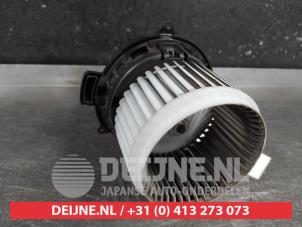 Nissan Micra Kachel Ventilatiemotor O663657 foto 2