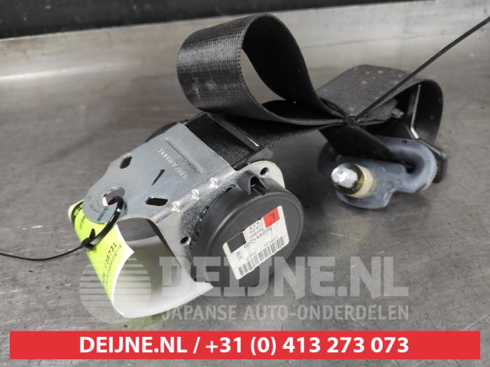 Mitsubishi Colt Rear seatbelt, left O664129